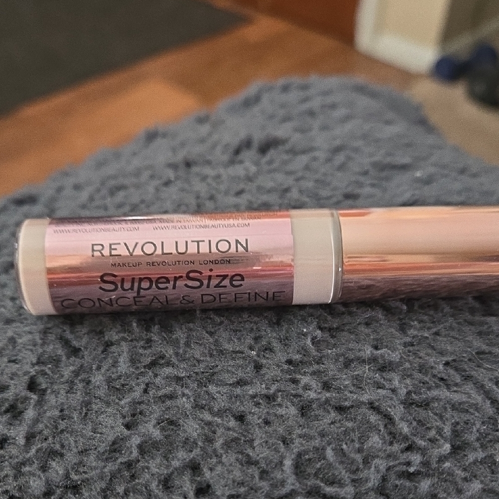 Revolution Conceal & Define Supersize Full Coverage Concealer